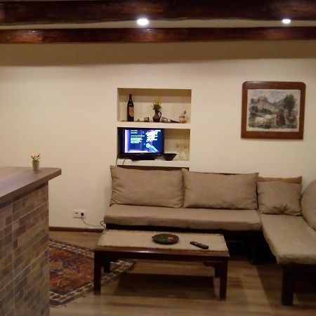 Low Budget Room With King Size Bed Tbilisi Exterior photo